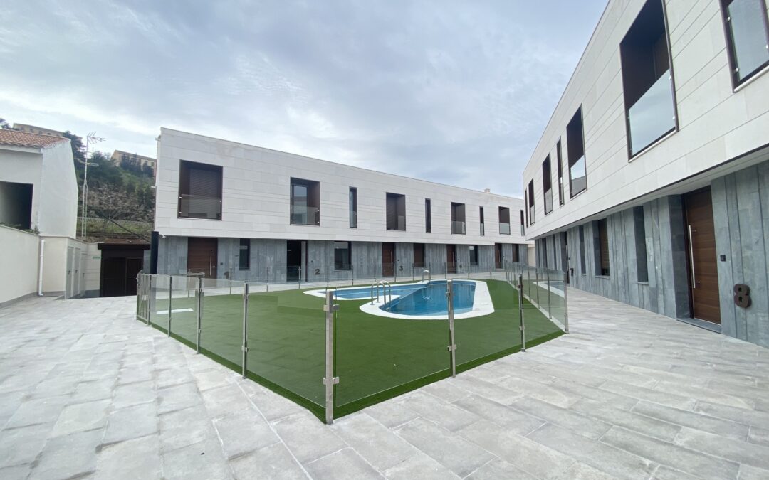 CHALET PAREADO EN VENTA EN Pº CANÓNIGOS